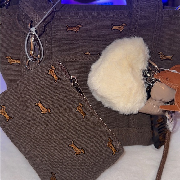 MADDEN GIRL Brown Mini Dachshund Tote - Picture 11 of 11